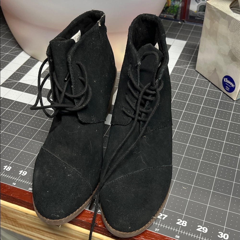 Toms Black Lace-Up Women's Boots